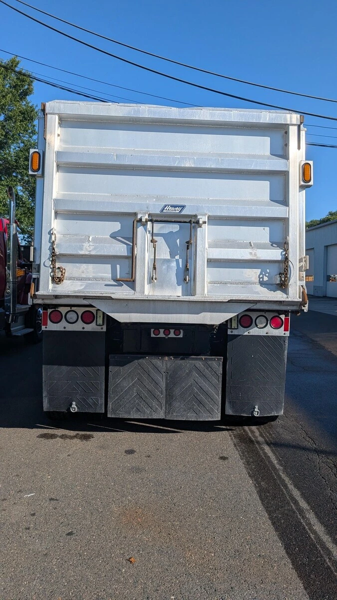 2019 International HX - image 6