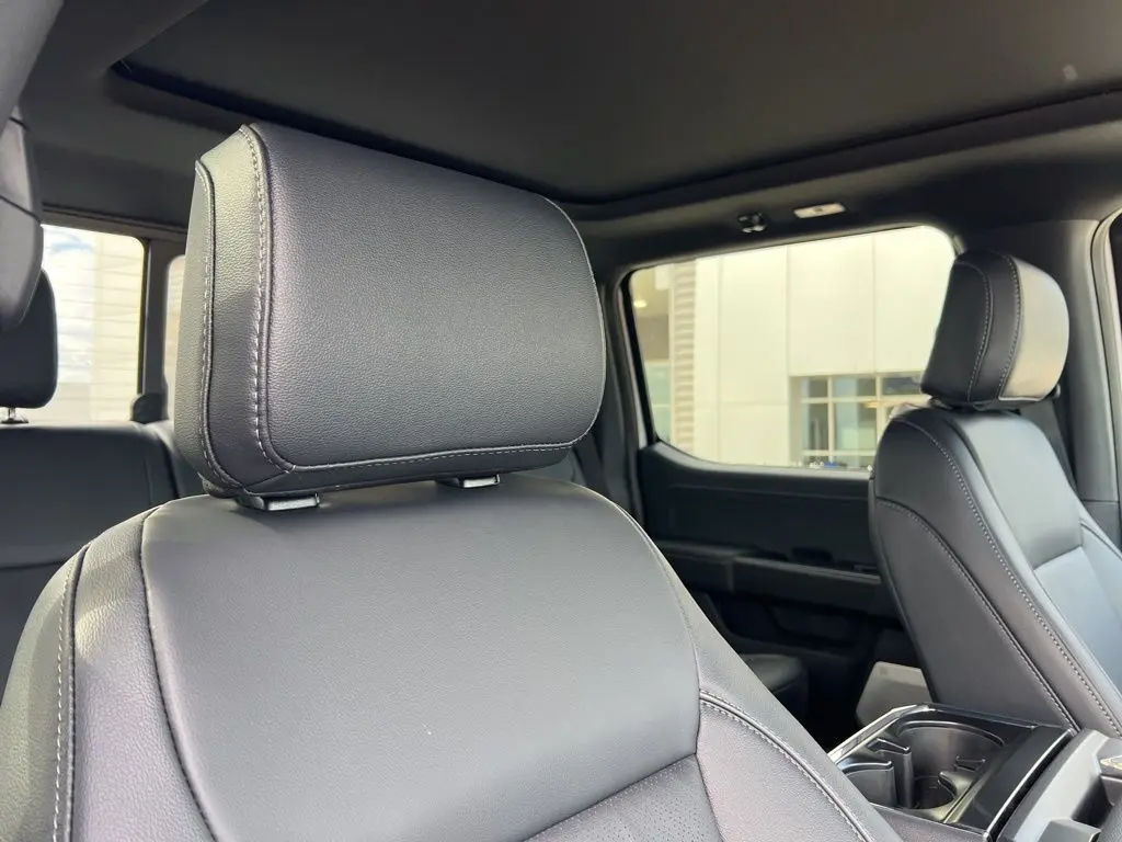 2025 Ford F-150 Lariat photo 17