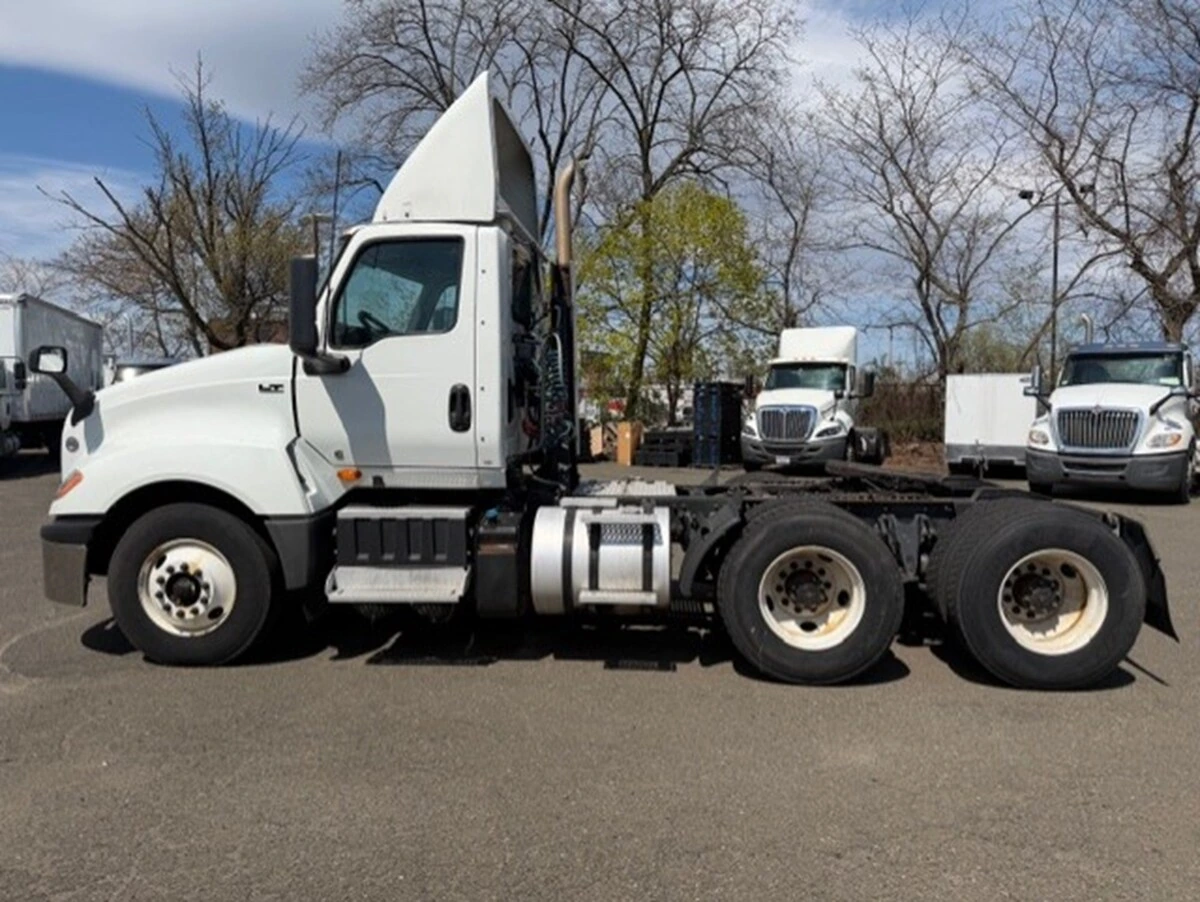 2020 International LT in Warwick, RI — photo 7