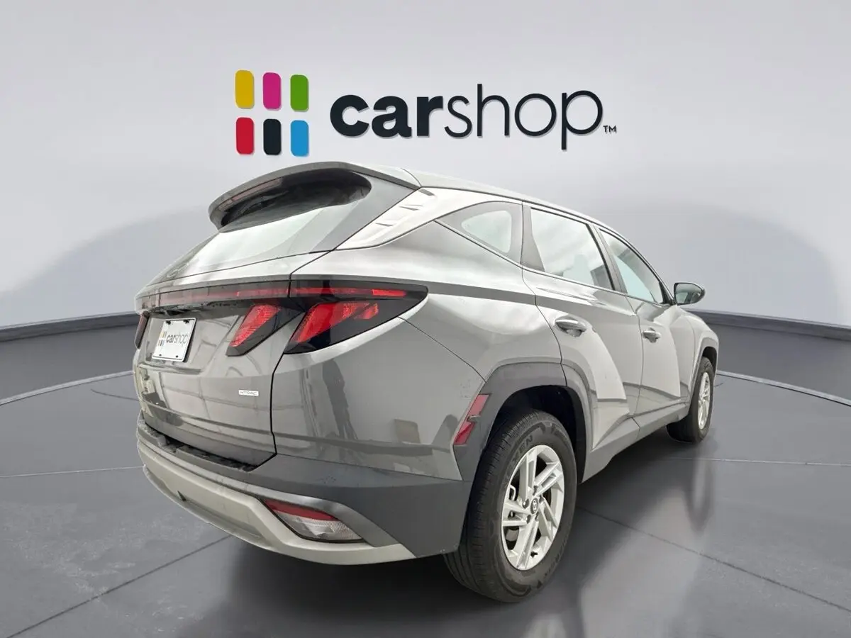 2025 Hyundai Tucson SE photo 4