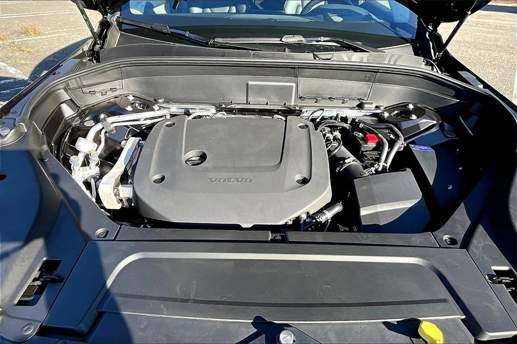 2026 Volvo - image 12