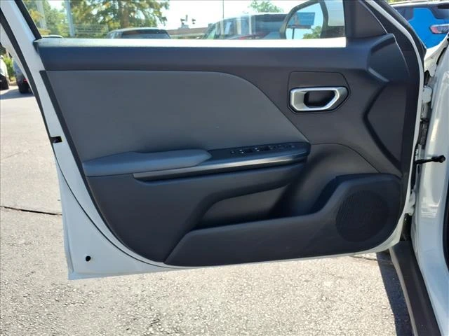 2025 Kia K4 LXS - Photo 9