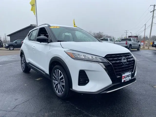 Used 2024 Nissan Kicks SR with VIN 3N1CP5DV6RL516099 for sale in Oregon, IL
