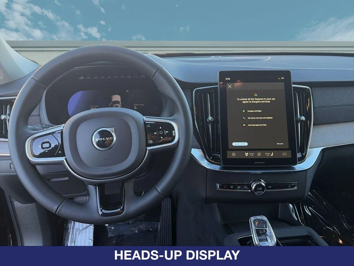 2026 Volvo - image 13