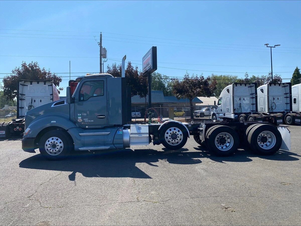 2017 Kenworth T680 — photo 2