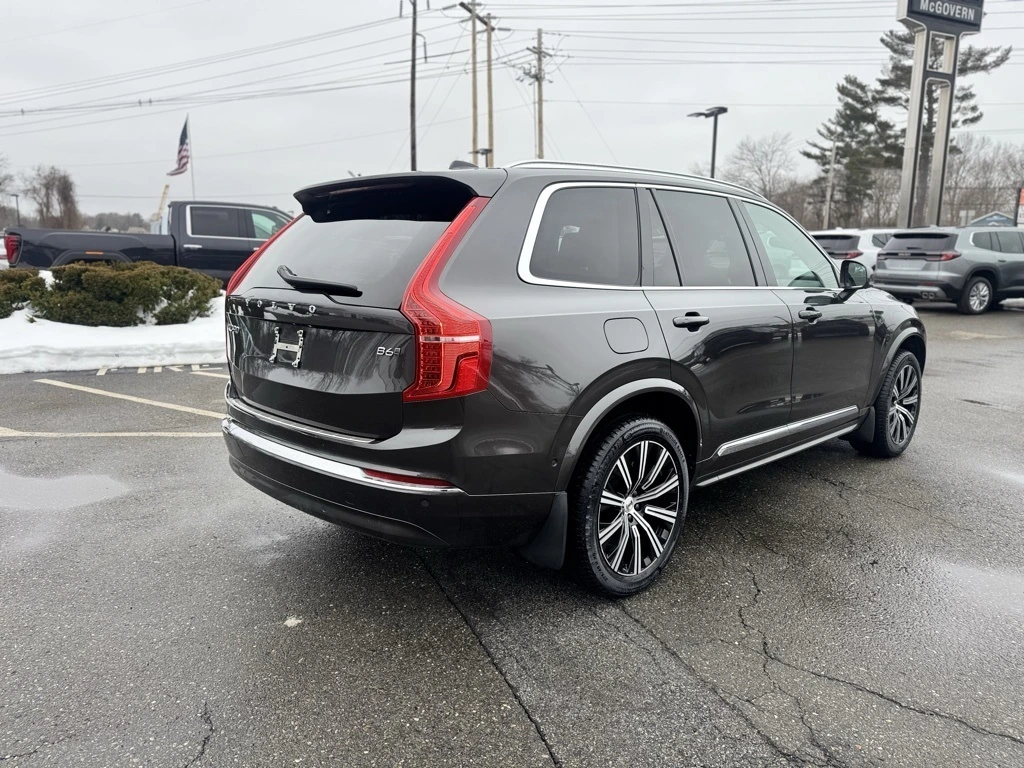 2024 Volvo - image 7