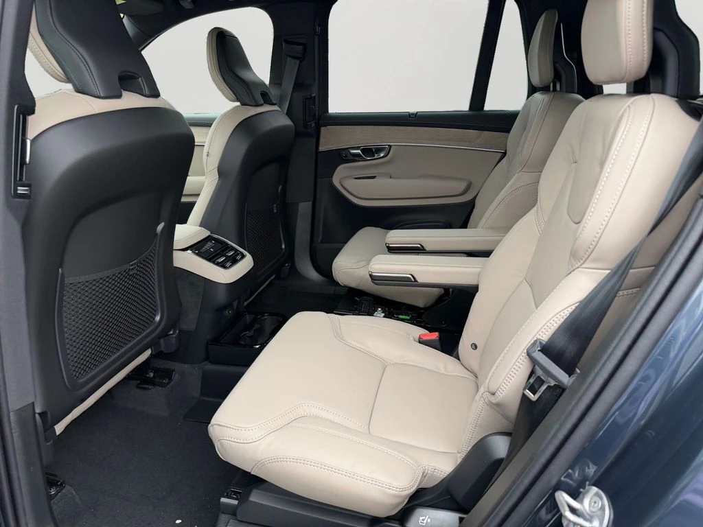 2026 Volvo - image 10
