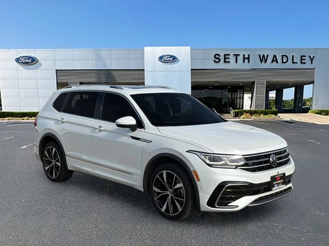 2023 Volkswagen Tiguan SEL R-LINE's photo
