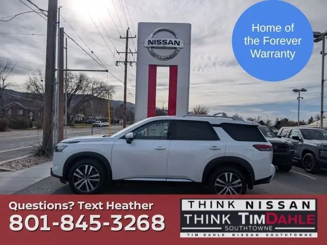 2025 Nissan Pathfinder Platinum's photo