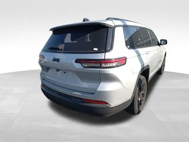 2024 Jeep Grand Cherokee Laredo Altitude photo 7