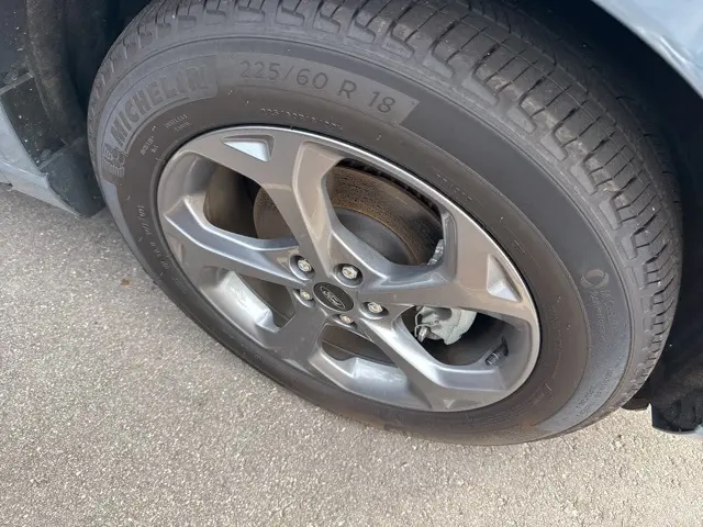 2023 Ford Escape ST-Line photo 3