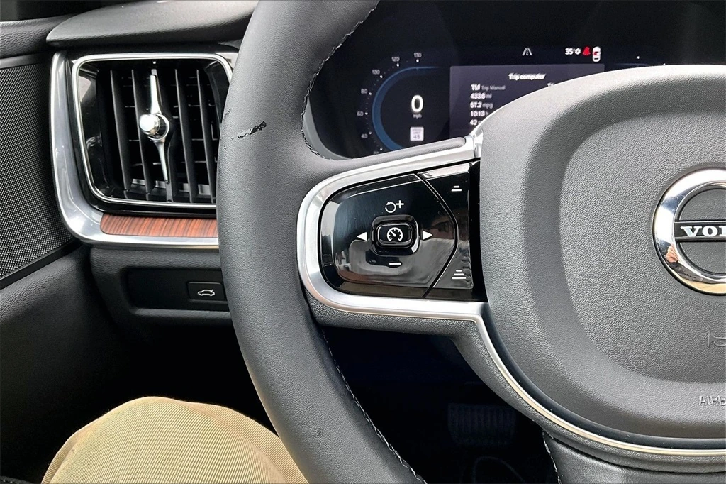 2023 Volvo - image 11