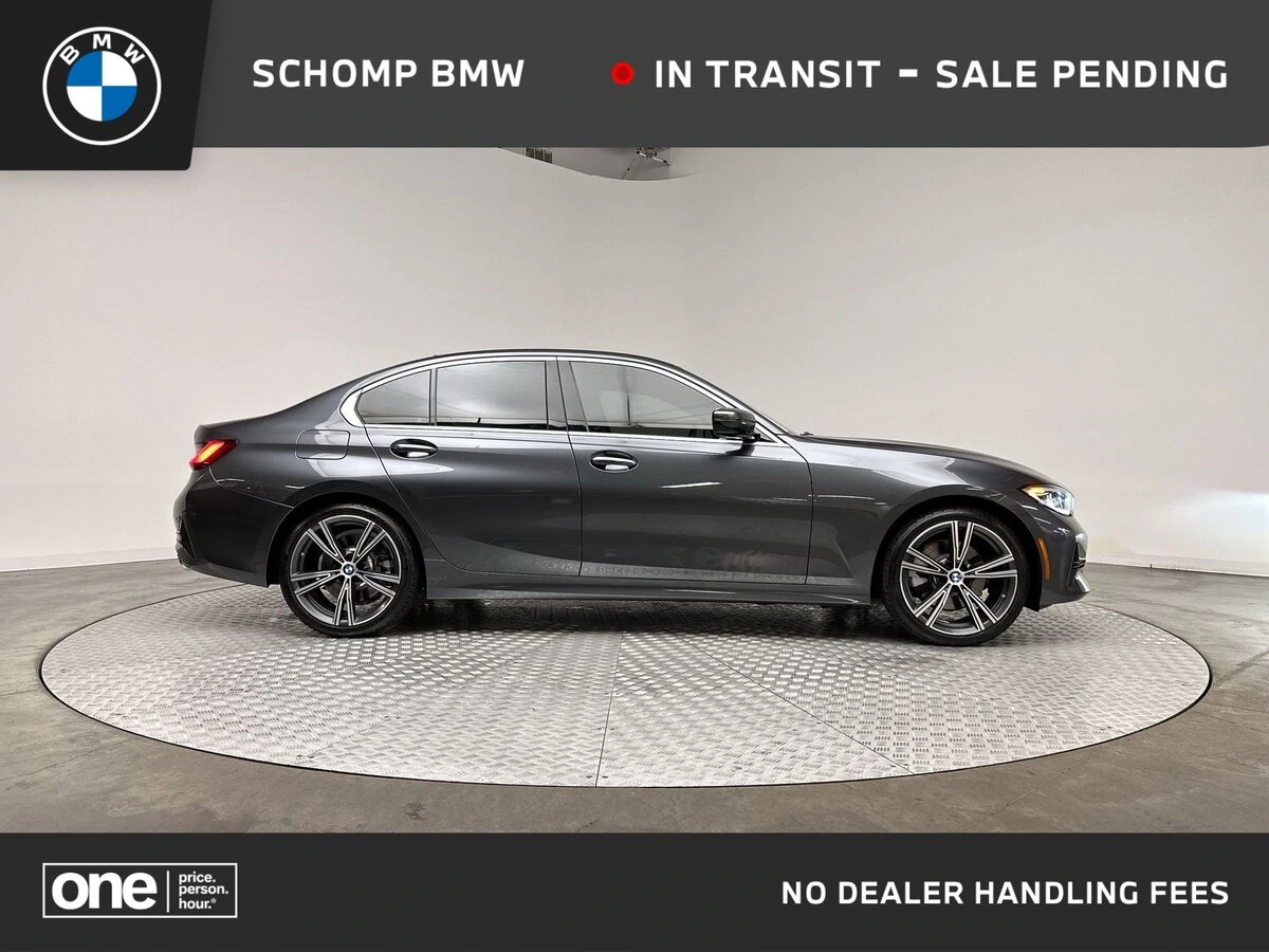 2022 BMW 3 Series 330i's photo