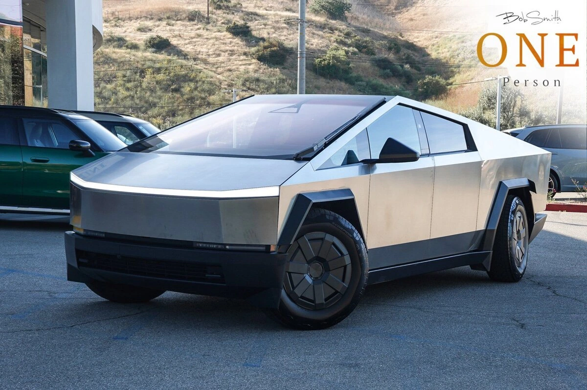2025 Tesla Cybertruck All-Wheel Drive's photo