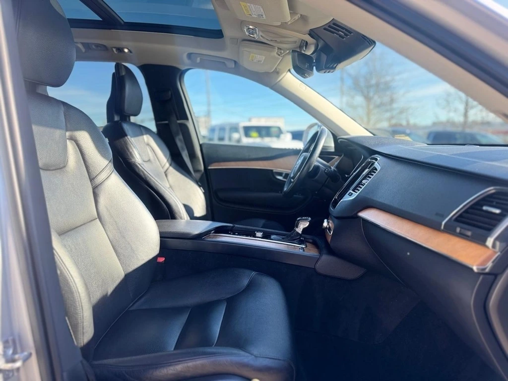 2021 Volvo - image 27