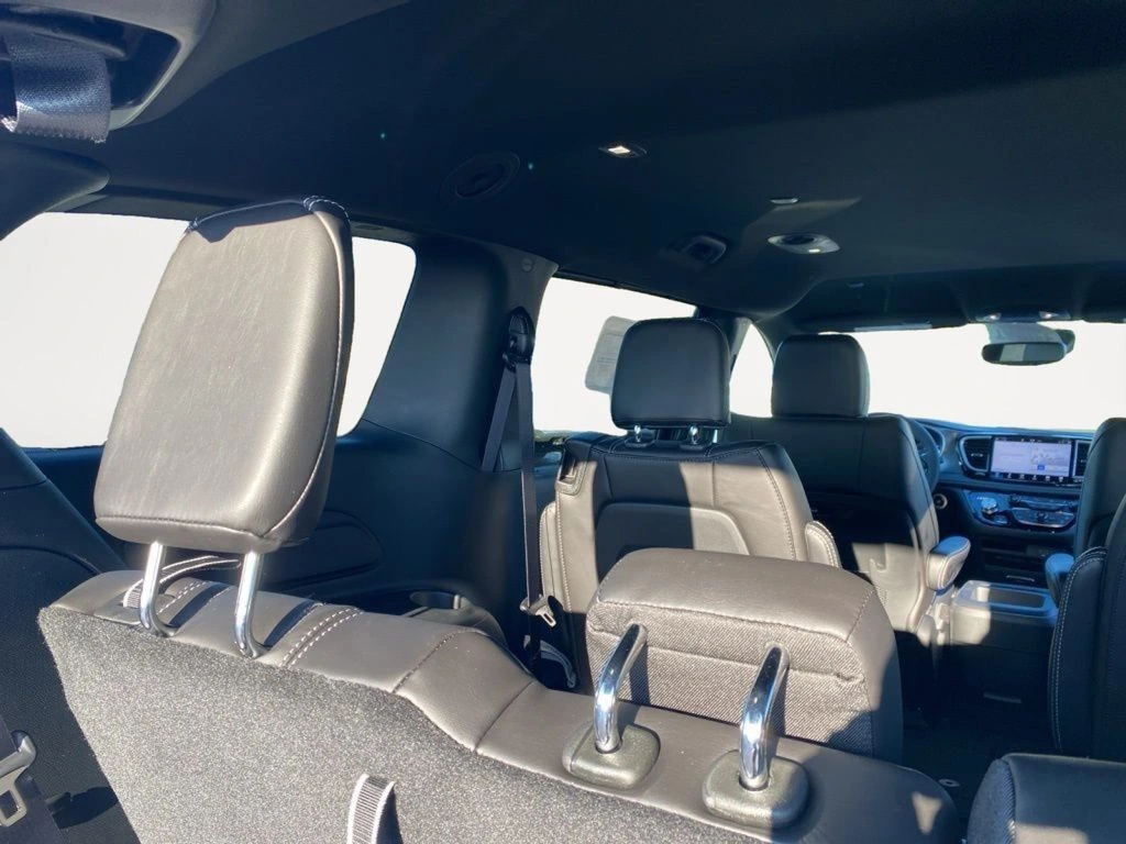 2026 Chrysler Pacifica Select - Photo 12