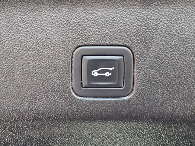 2023 GMC Yukon AT4 - Photo 8