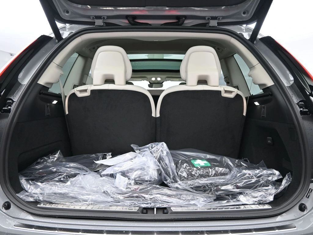 2026 Volvo - image 26