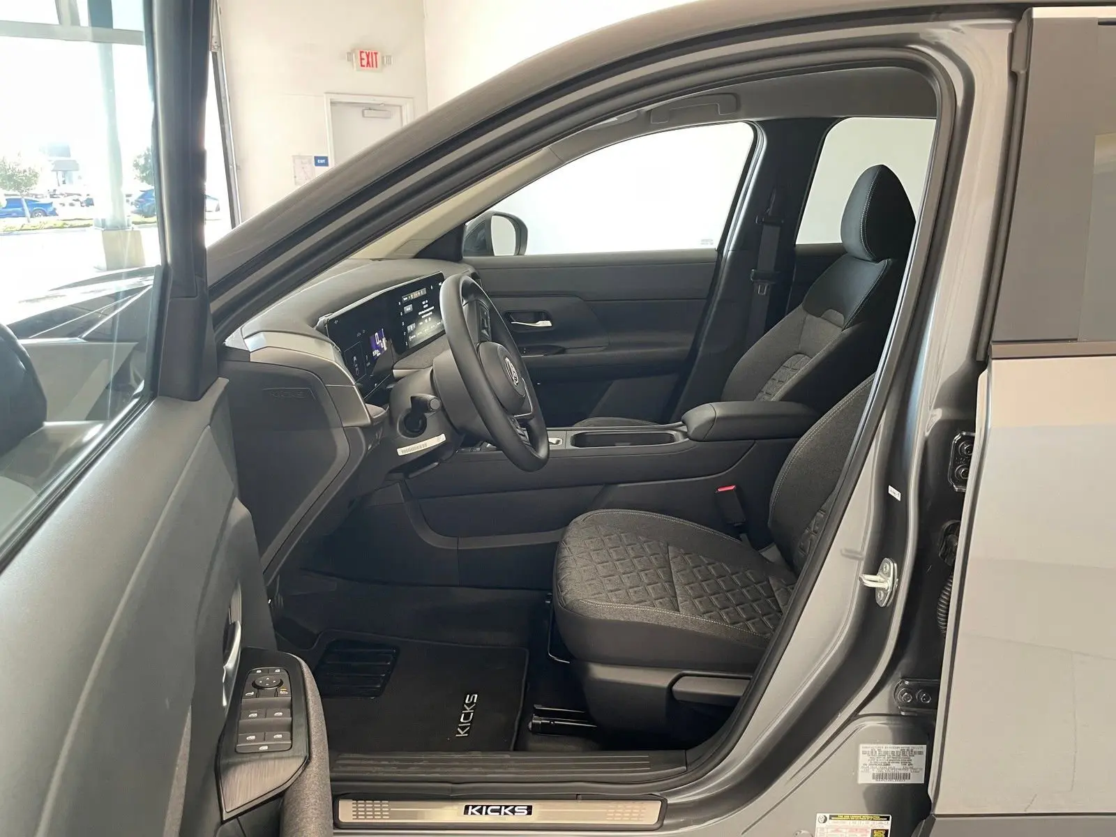 2025 Nissan Kicks SV photo 14