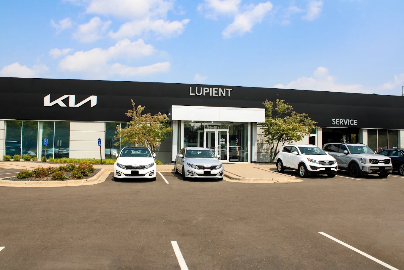 Lupient Kia of Brooklyn Park
