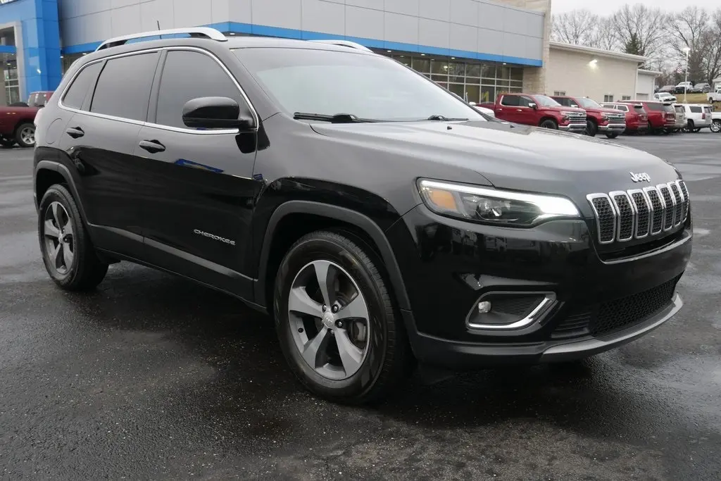 Used 2019 Jeep Cherokee Limited with VIN 1C4PJMDX8KD115113 for sale in Atwater, OH