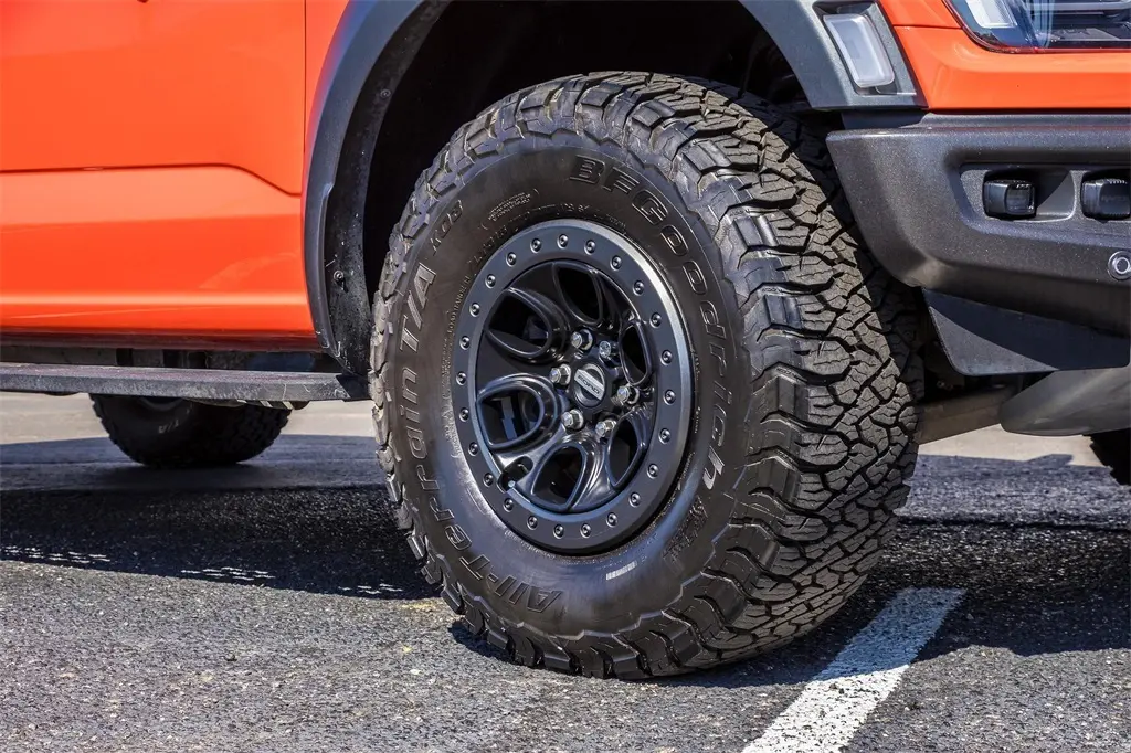 2023 Ford F-150 Raptor photo 2