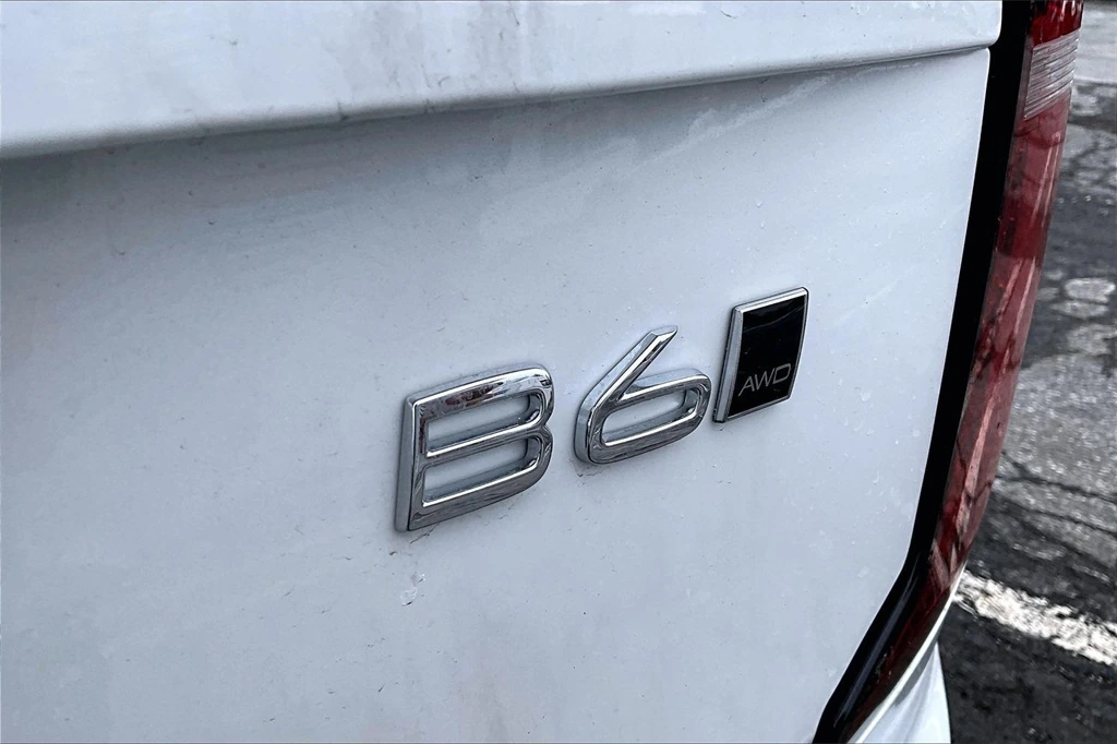 2026 Volvo - image 9