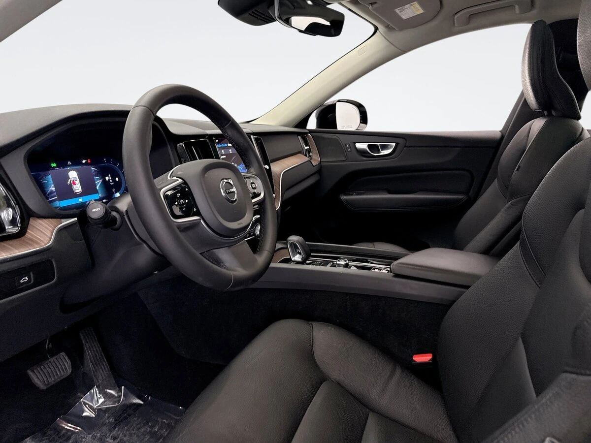 2023 Volvo - image 10