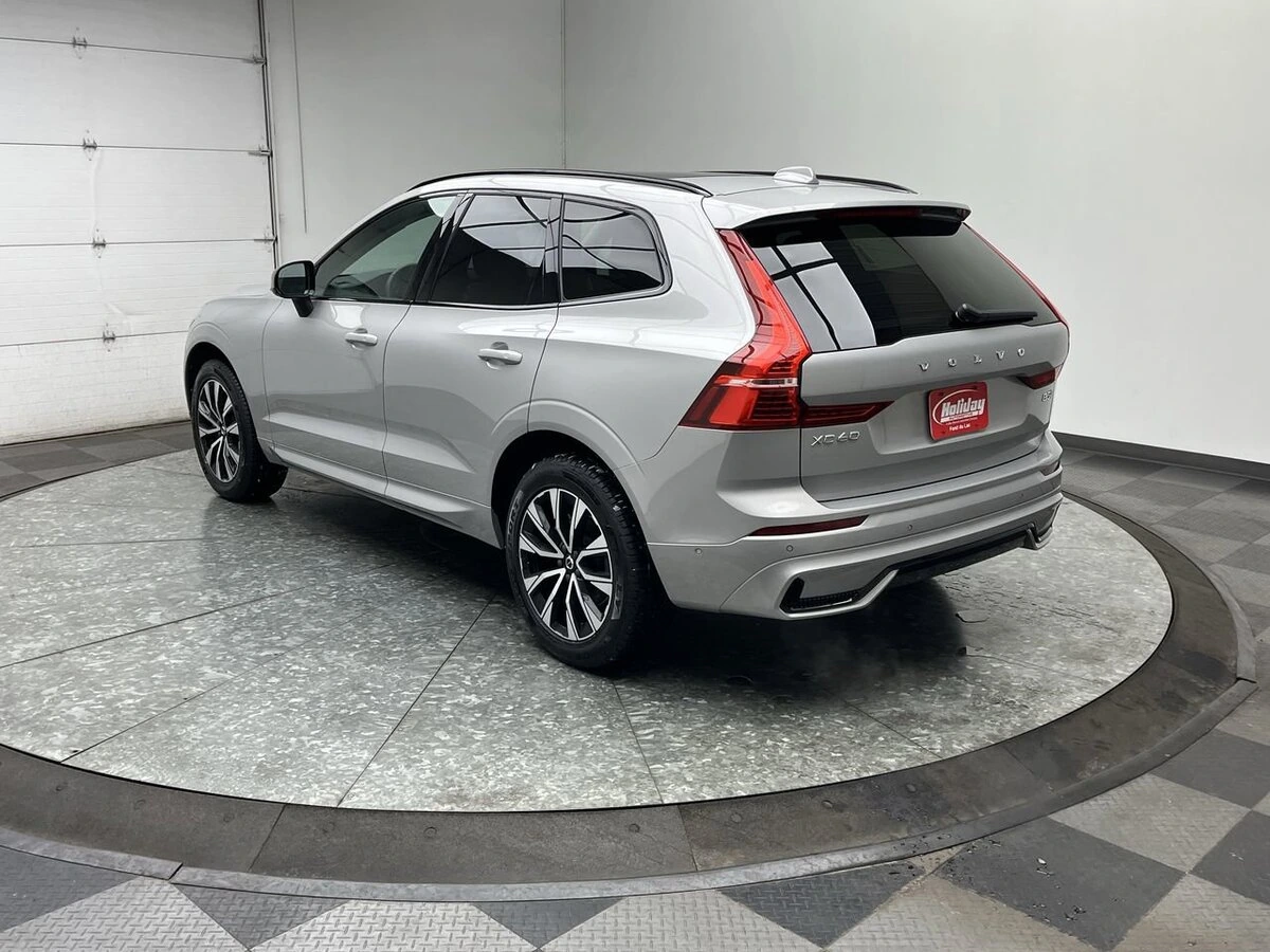 2024 Volvo - image 2