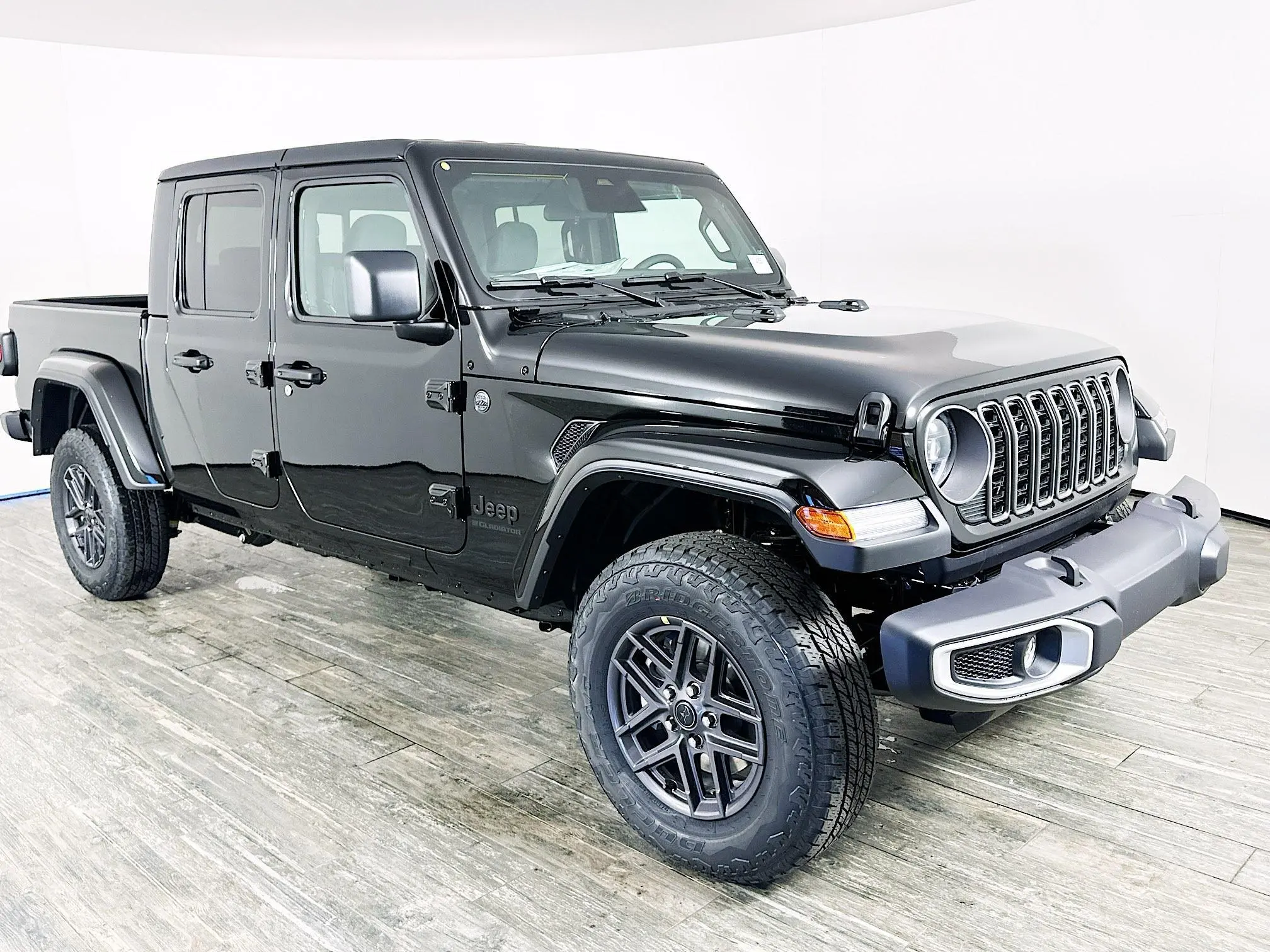 2026 Jeep Gladiator Sport S's photo