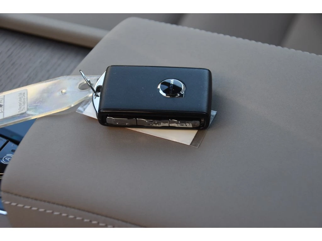 2026 Volvo - image 39