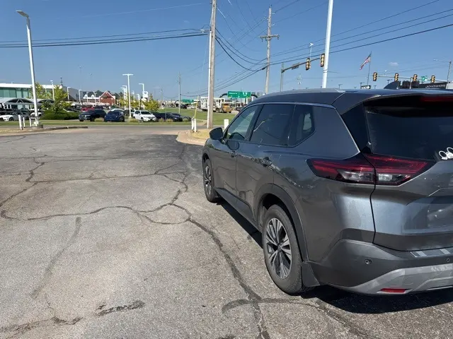 2021 Nissan Rogue SV photo 5