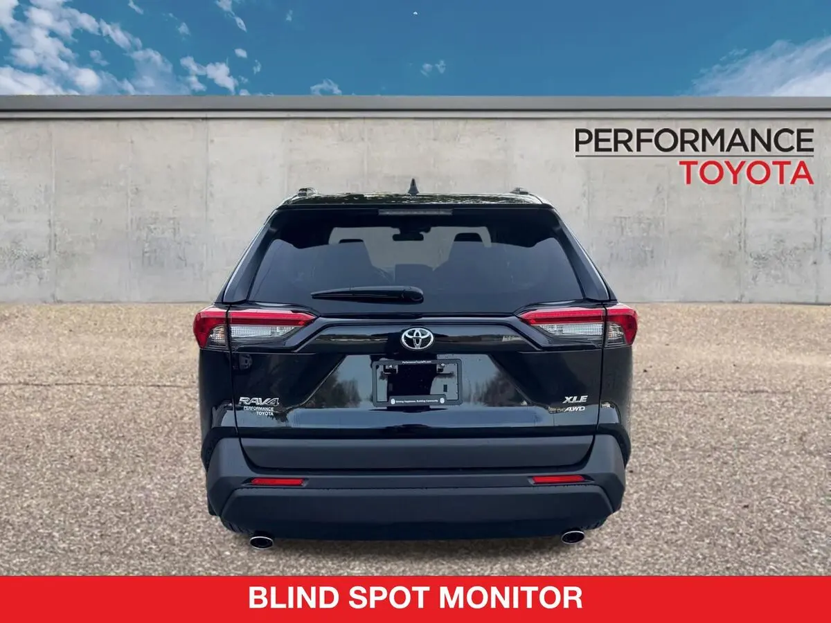 2025 Toyota RAV4 XLE photo 3