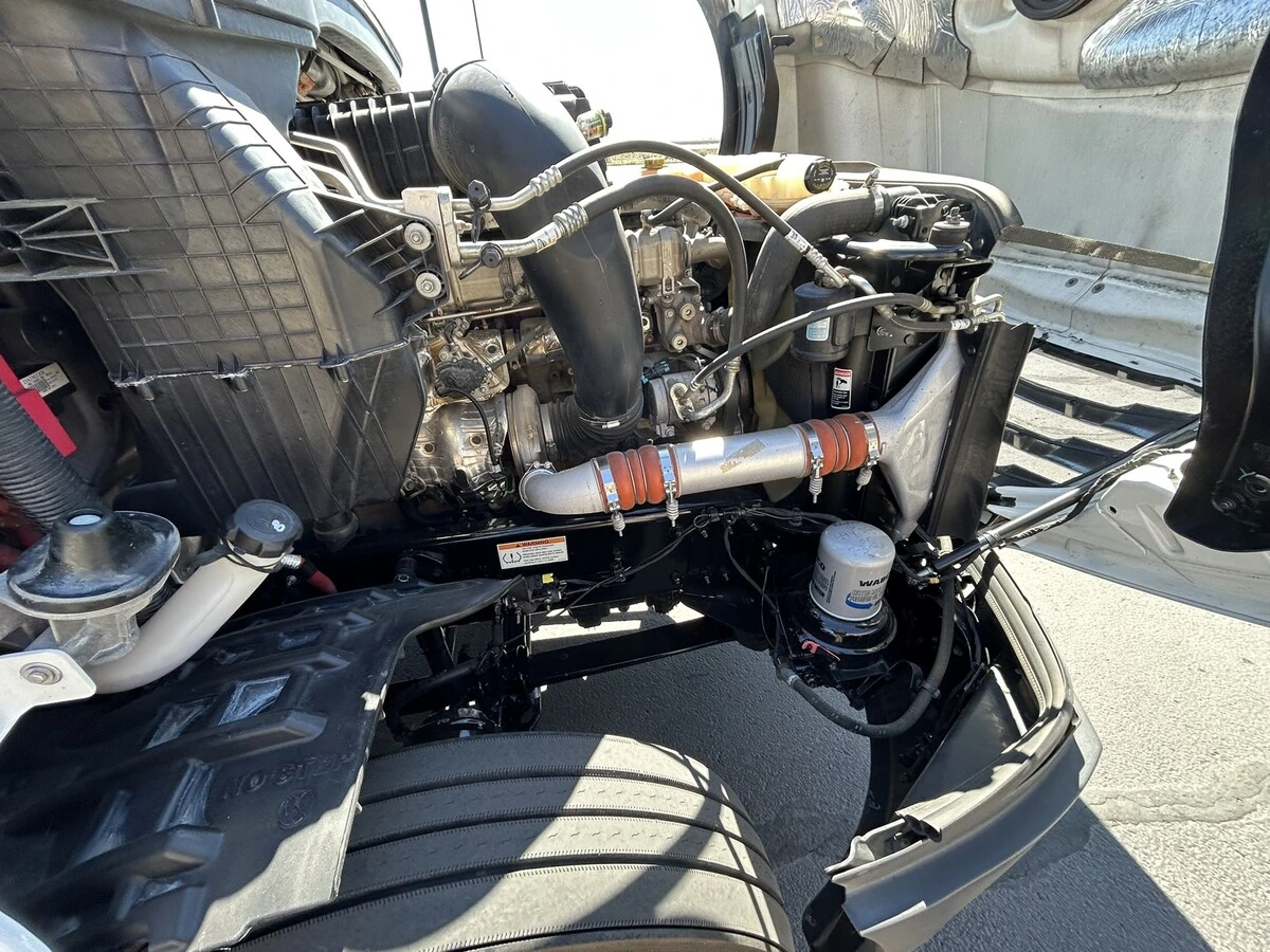 2022 Freightliner Cascadia - image 21