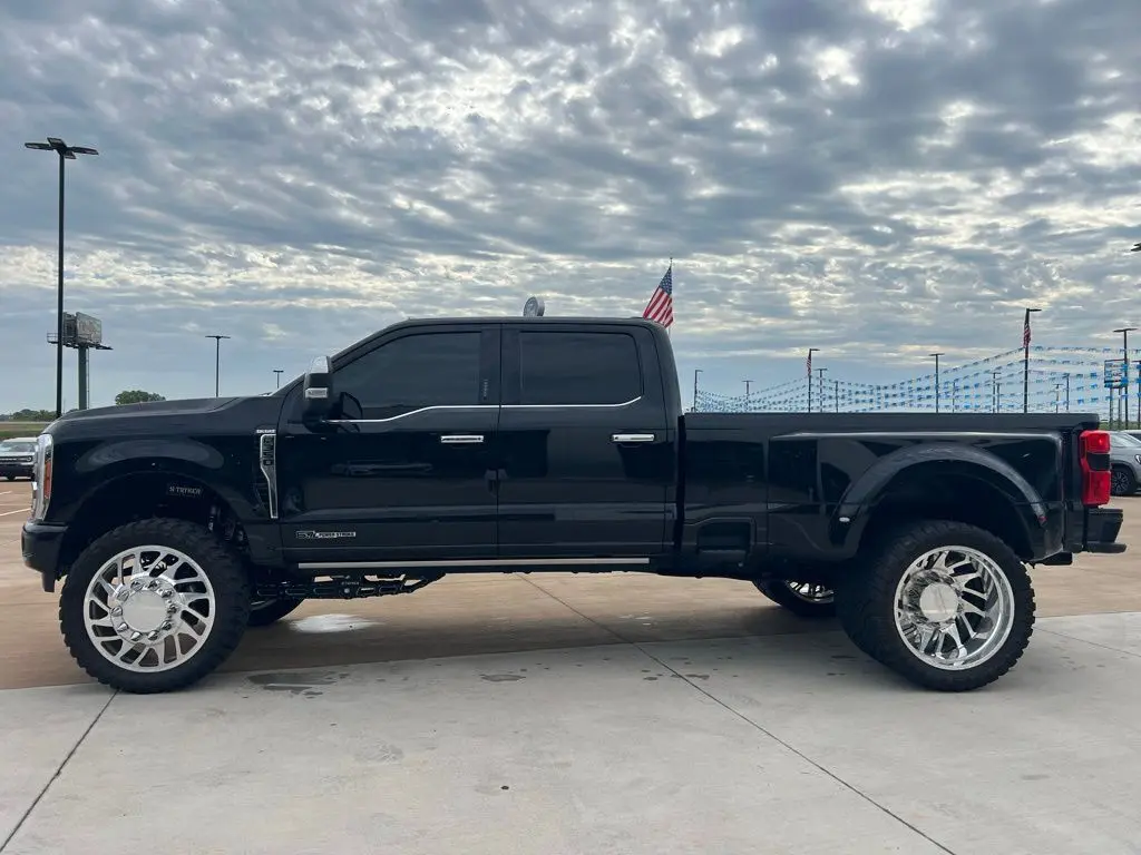 2023 Ford F-350 photo 4