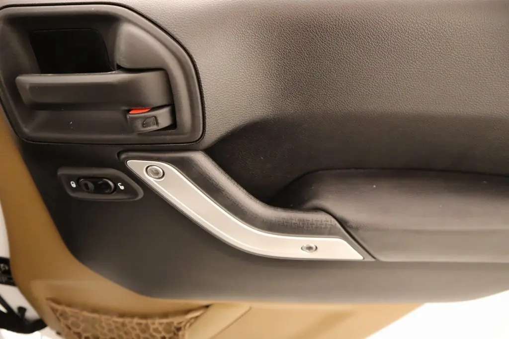 2015 Jeep Wrangler Sahara photo 10