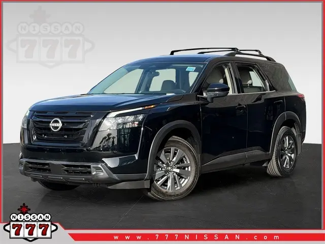 2023 Nissan Pathfinder SV's photo
