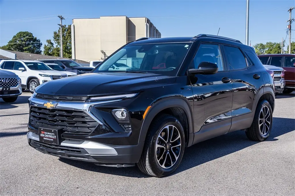 2025 Chevrolet Trailblazer LT photo 3