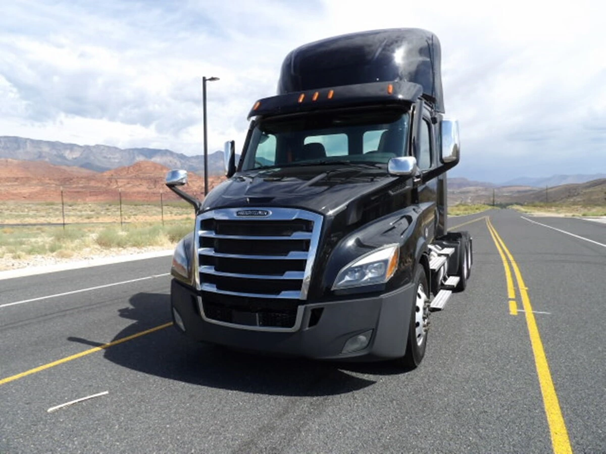 2023 Freightliner Cascadia — photo 4