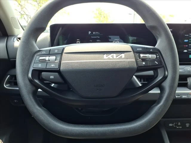 2025 Kia K4 LXS - Photo 18