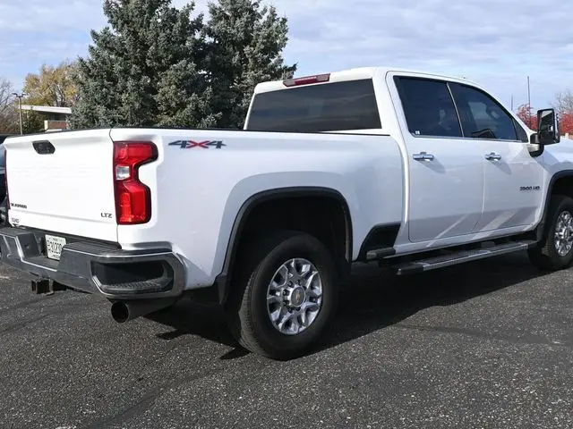 2023 Chevrolet Silverado 3500HD LTZ photo 4