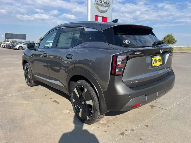 2026 Nissan Kicks SR photo 3