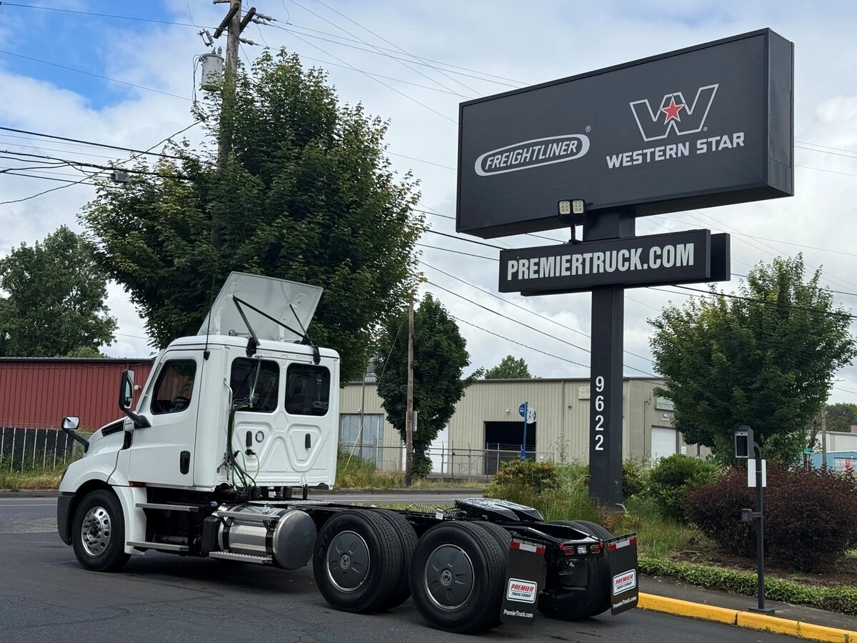 2027 Freightliner Cascadia — photo 5