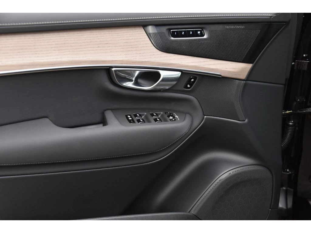 2026 Volvo - image 22