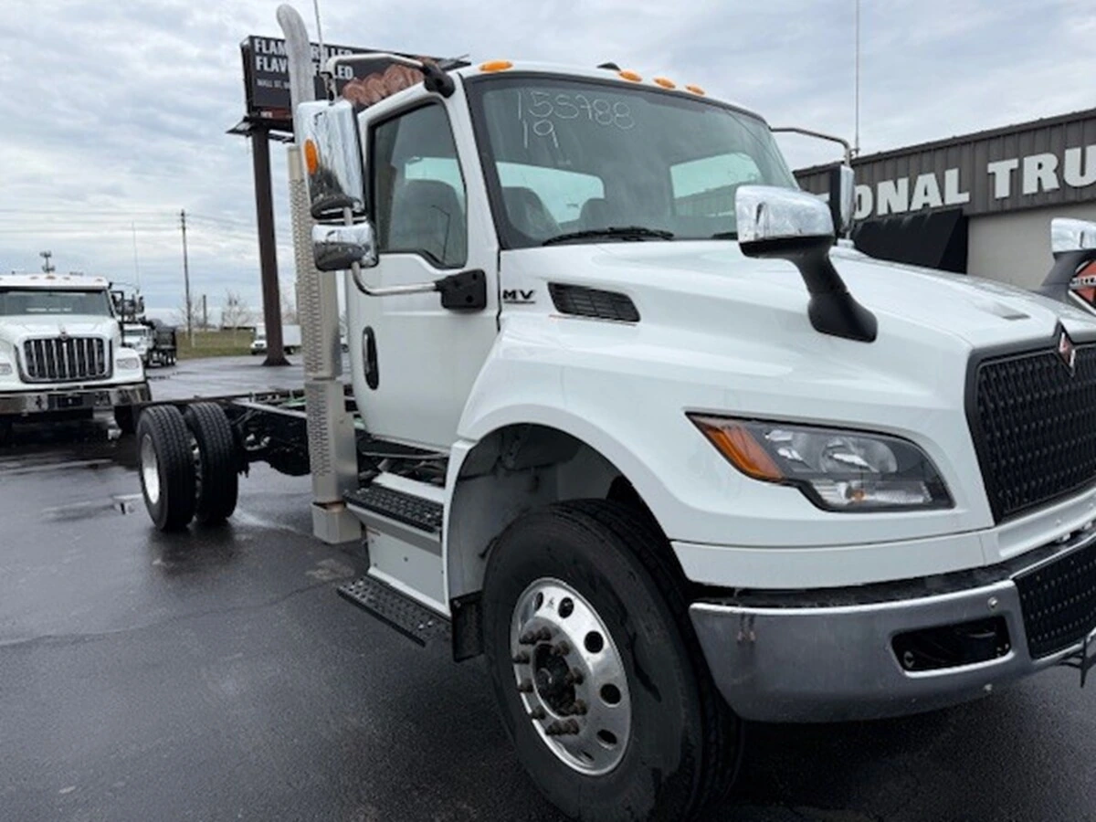 2025 International MV - image 3