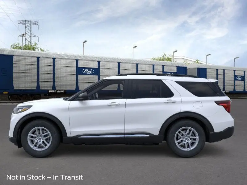 2025 Ford Explorer photo 3