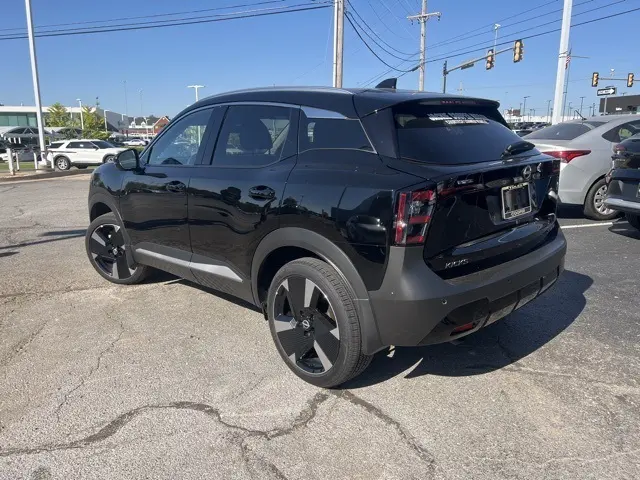 2025 Nissan Kicks SR photo 4