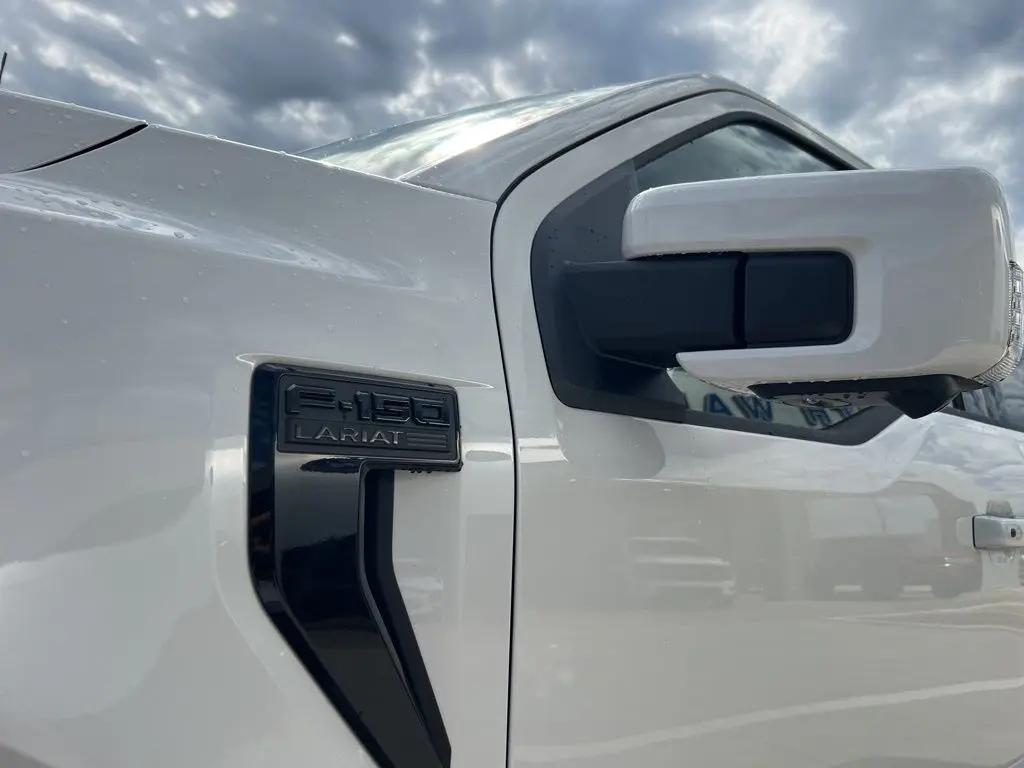 2025 Ford F-150 Lariat photo 11
