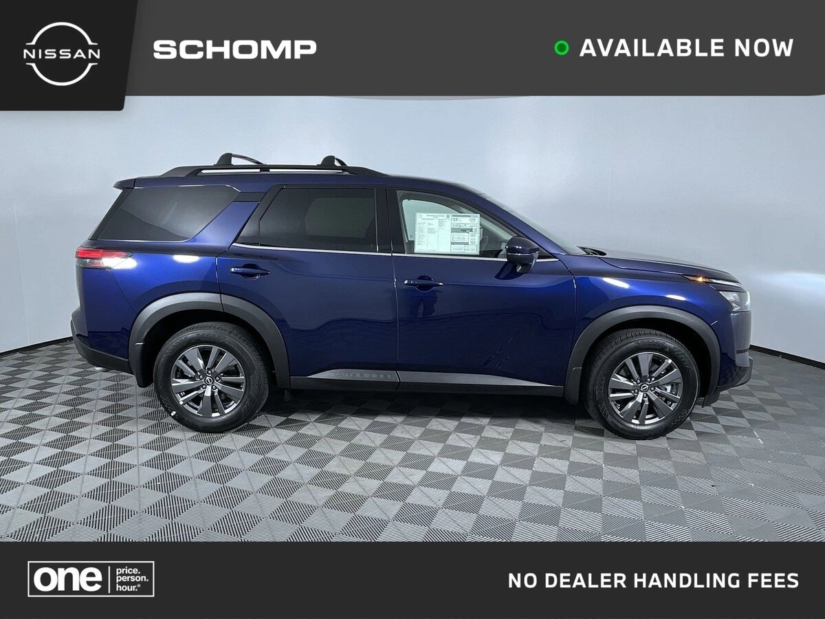 2025 Nissan Pathfinder SV's photo