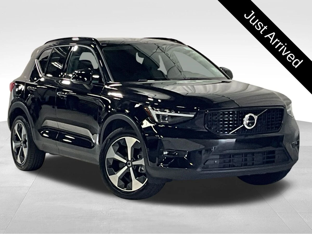 2026 Volvo XC40 B5 Plus Dark AWD's photo